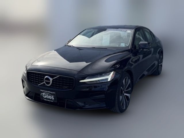 2022 Volvo S60 Momentum