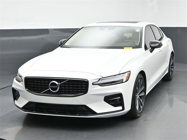 2022 Volvo S60 Momentum