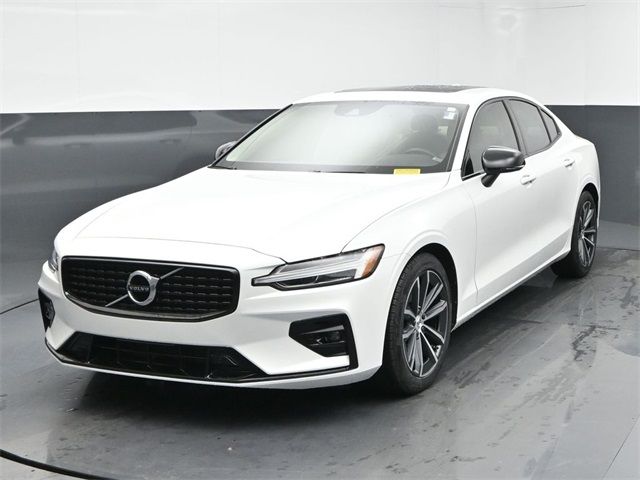 2022 Volvo S60 Momentum