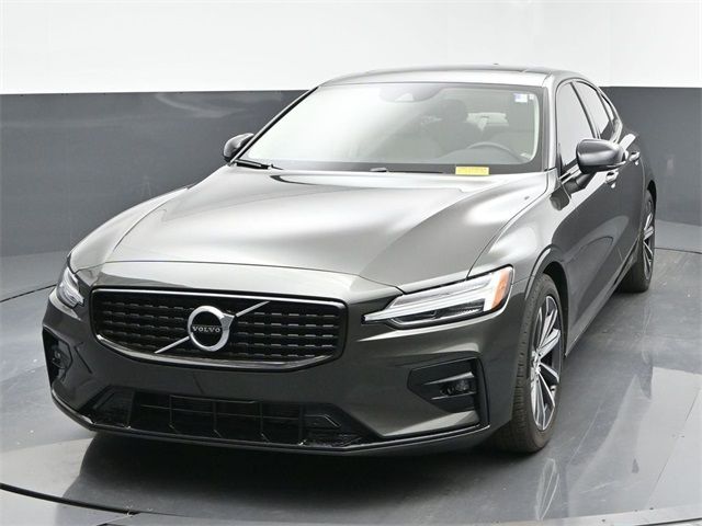 2022 Volvo S60 Momentum