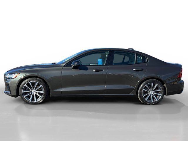 2022 Volvo S60 Momentum