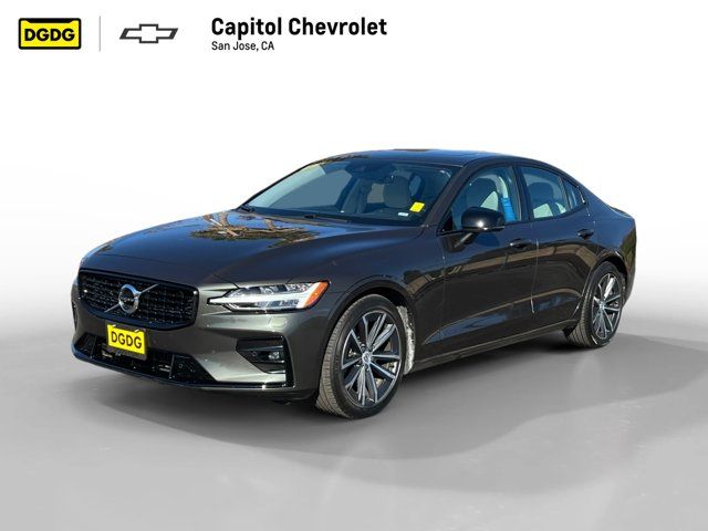 2022 Volvo S60 Momentum