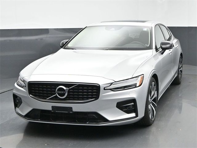 2022 Volvo S60 Momentum