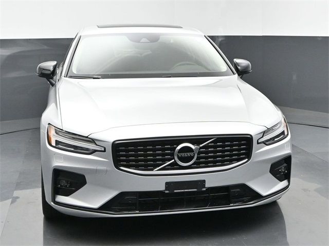 2022 Volvo S60 Momentum