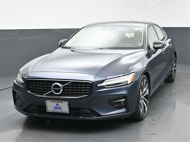 2022 Volvo S60 Momentum