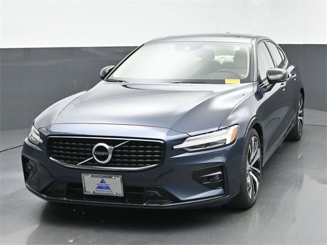 2022 Volvo S60 Momentum