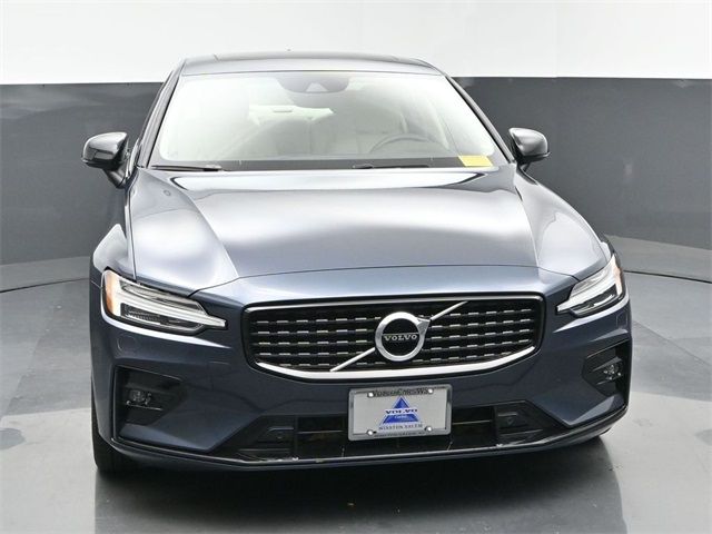 2022 Volvo S60 Momentum