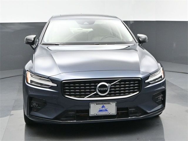 2022 Volvo S60 Momentum