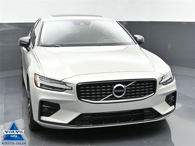 2022 Volvo S60 Momentum