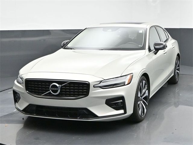 2022 Volvo S60 Momentum