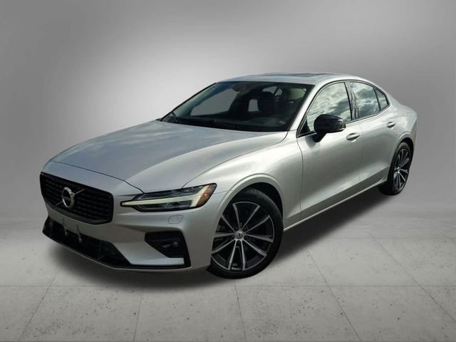 2022 Volvo S60 Momentum