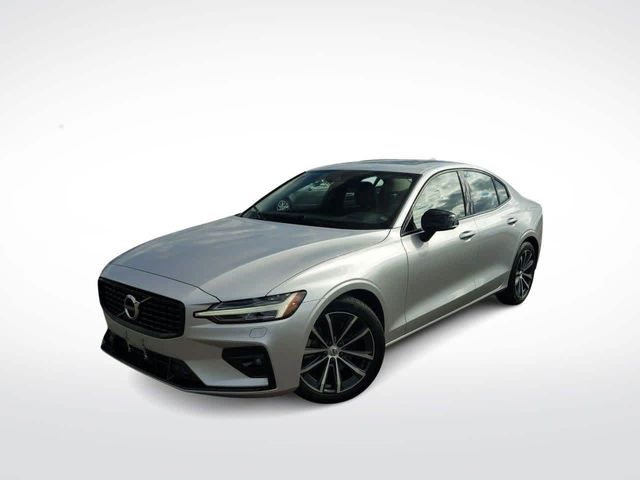 2022 Volvo S60 Momentum