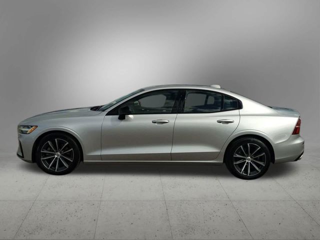 2022 Volvo S60 Momentum