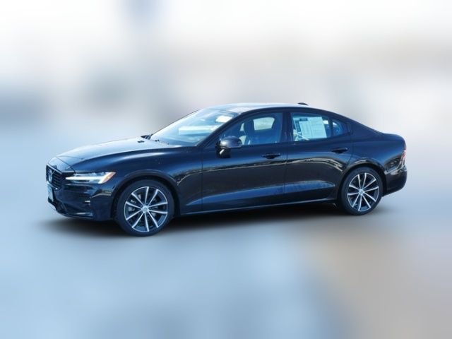 2022 Volvo S60 Momentum