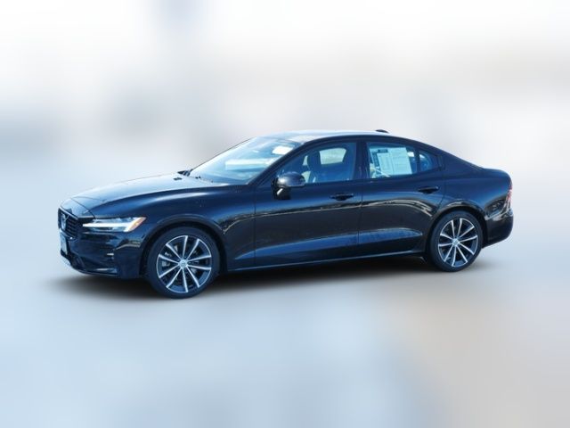 2022 Volvo S60 Momentum