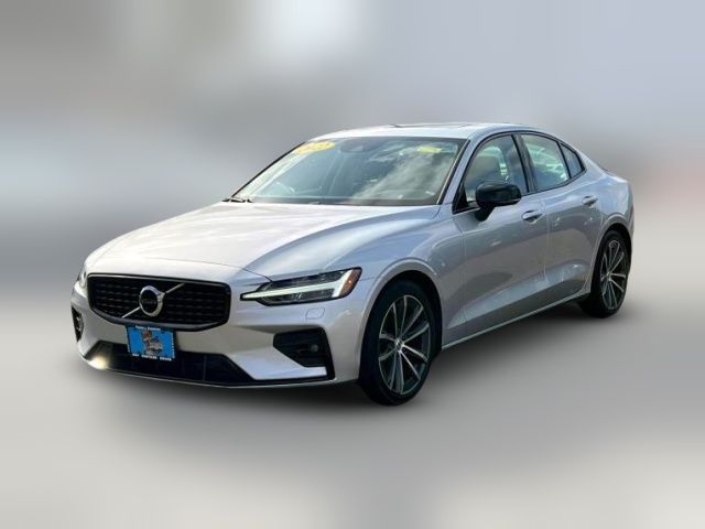 2022 Volvo S60 Momentum