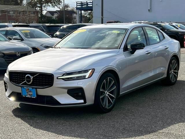 2022 Volvo S60 Momentum