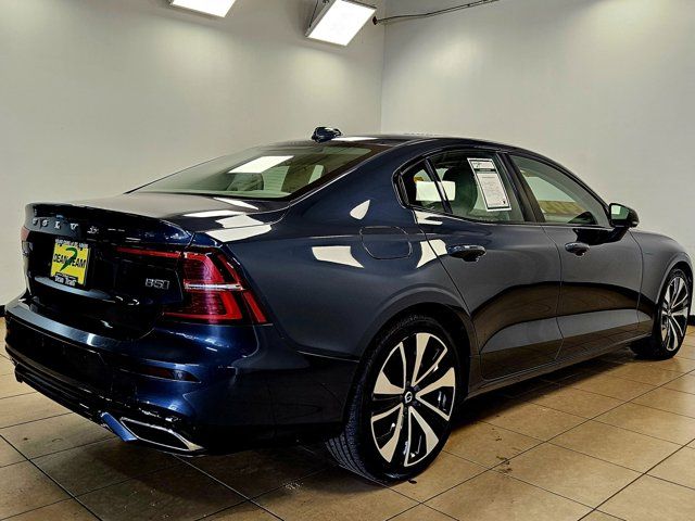 2022 Volvo S60 Momentum