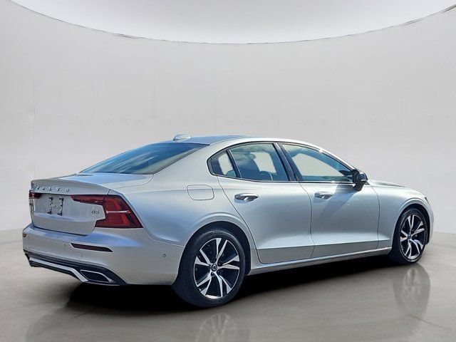 2022 Volvo S60 Black Edition R-Design