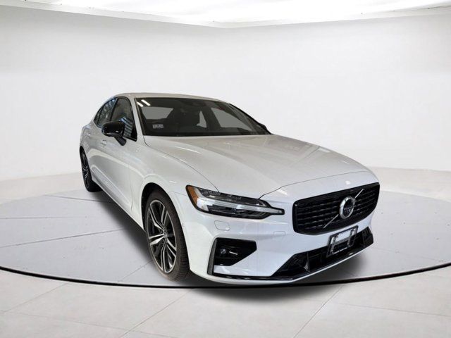 2022 Volvo S60 Black Edition R-Design