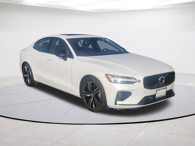 2022 Volvo S60 Black Edition R-Design