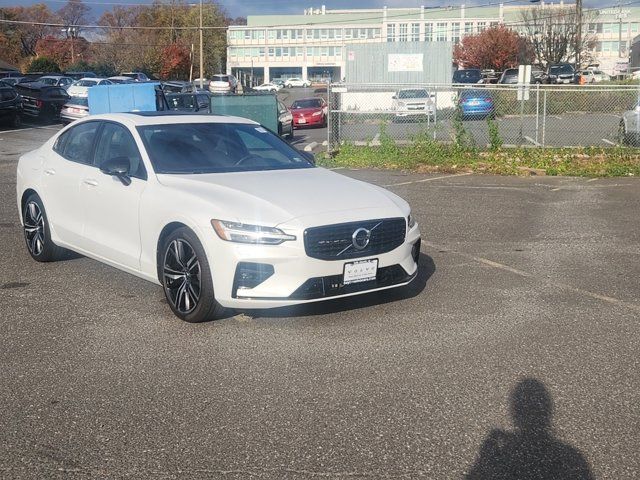 2022 Volvo S60 Black Edition R-Design