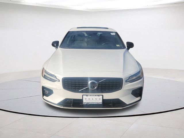 2022 Volvo S60 Black Edition R-Design