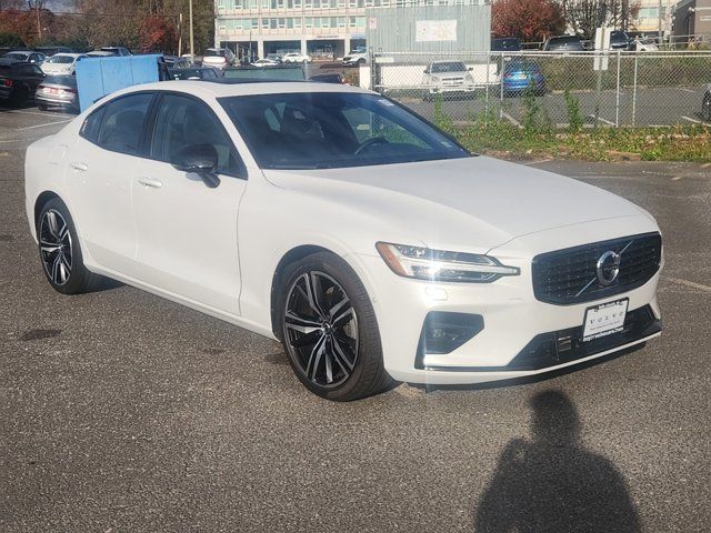 2022 Volvo S60 Black Edition R-Design