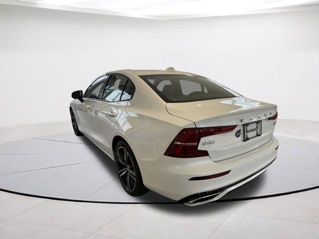 2022 Volvo S60 Black Edition R-Design