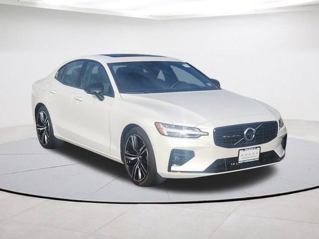 2022 Volvo S60 Black Edition R-Design