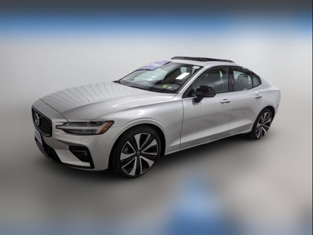 2022 Volvo S60 Momentum