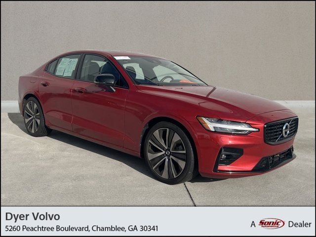 2022 Volvo S60 Momentum