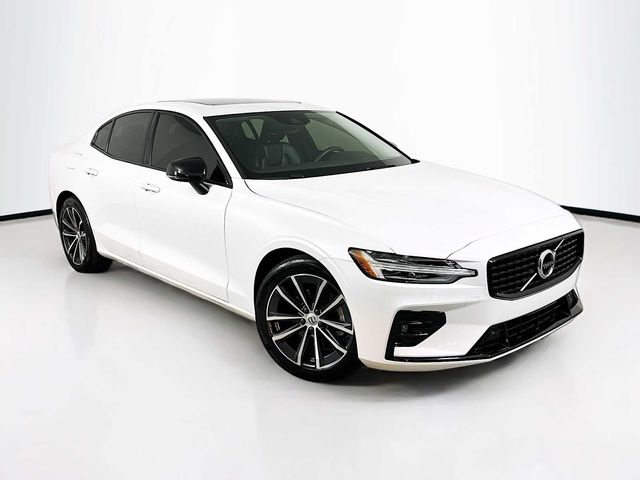 2022 Volvo S60 Momentum