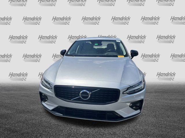 2022 Volvo S60 Momentum