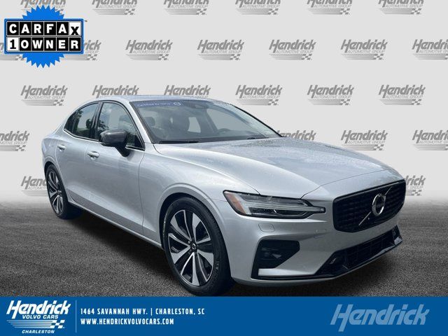 2022 Volvo S60 Momentum