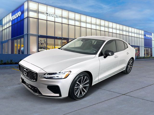 2022 Volvo S60 Momentum