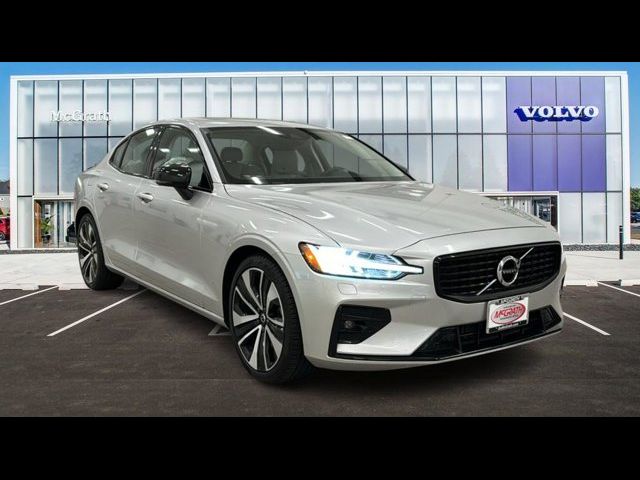 2022 Volvo S60 Momentum