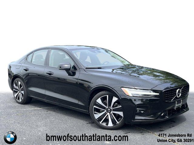 2022 Volvo S60 Momentum