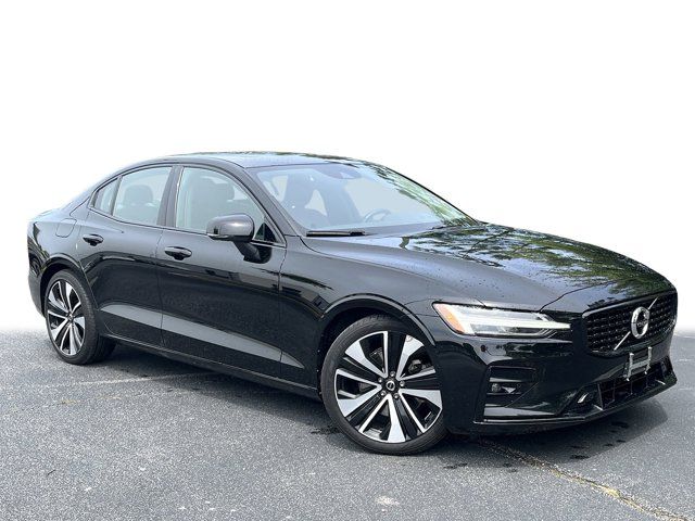 2022 Volvo S60 Momentum