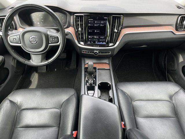 2022 Volvo S60 Momentum