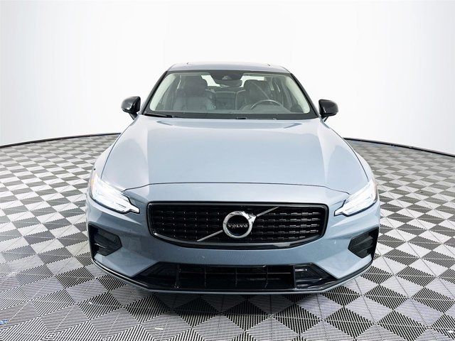 2022 Volvo S60 Momentum