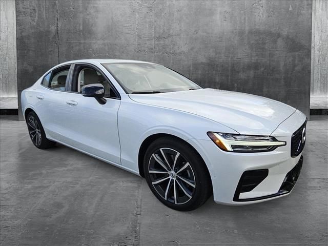 2022 Volvo S60 Momentum