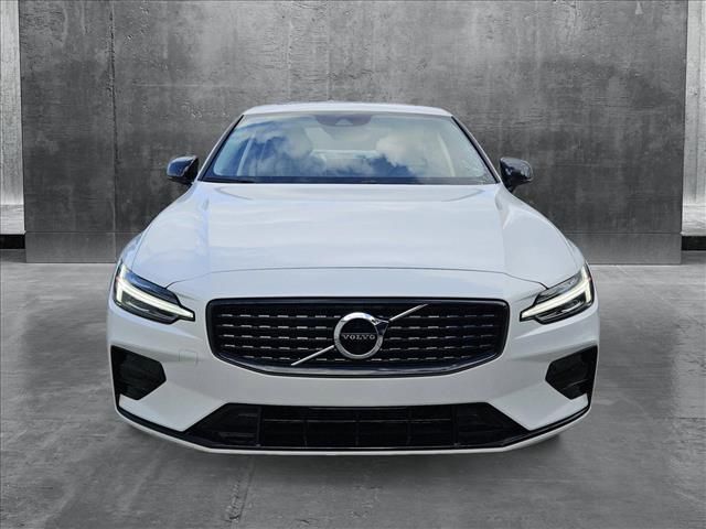 2022 Volvo S60 Momentum