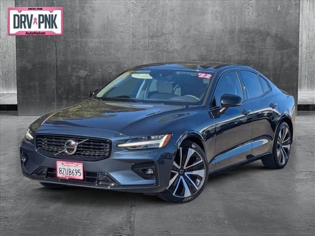 2022 Volvo S60 Momentum