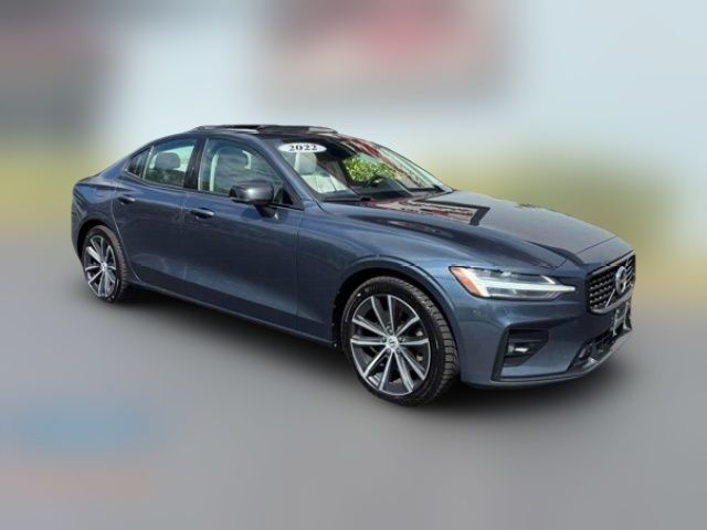 2022 Volvo S60 Momentum