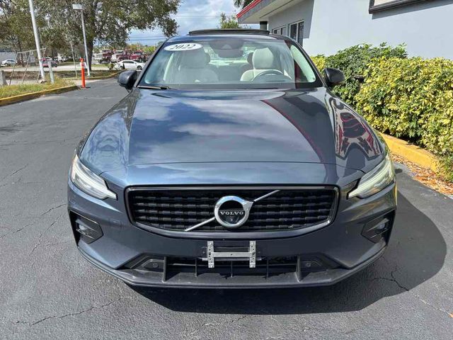 2022 Volvo S60 Momentum