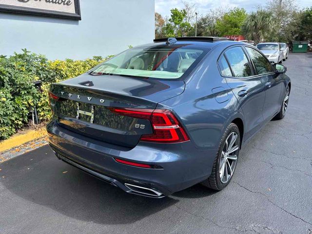 2022 Volvo S60 Momentum