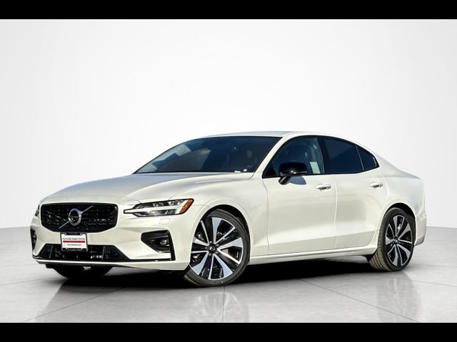 2022 Volvo S60 Momentum