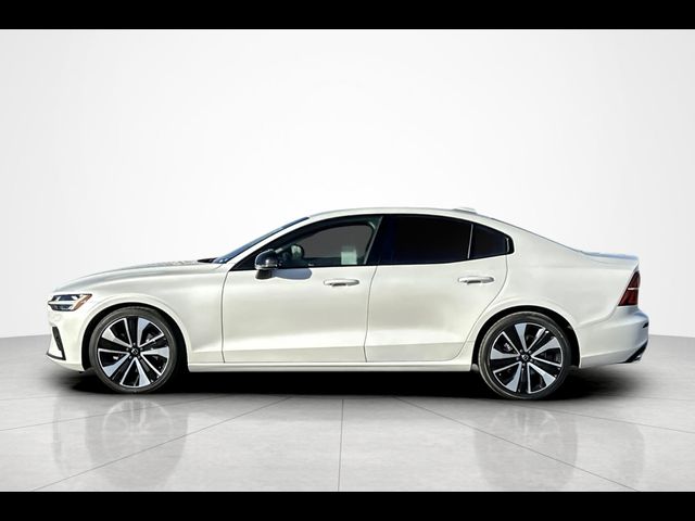 2022 Volvo S60 Momentum