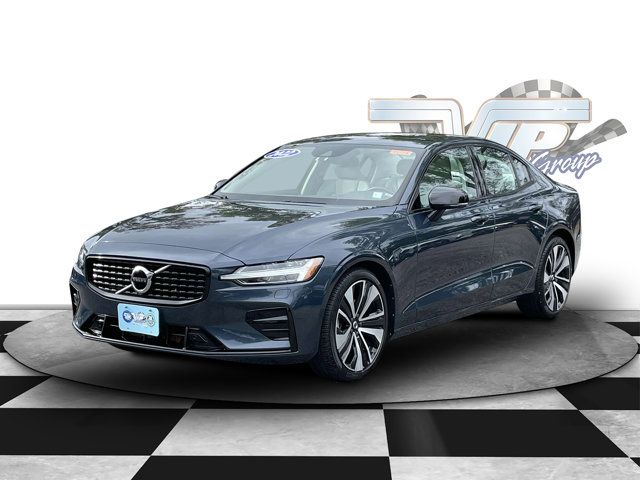 2022 Volvo S60 Momentum